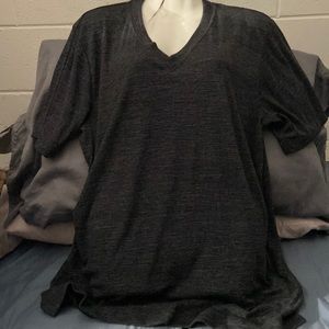 Men’s ALO Yoga V-Neck Tee